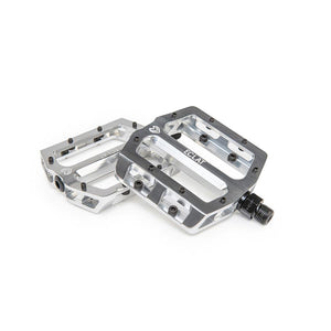 Eclat Surge CNC Platform Pedals Body: Aluminum Spindle: Cr-Mo 9/16'' Silver Pair