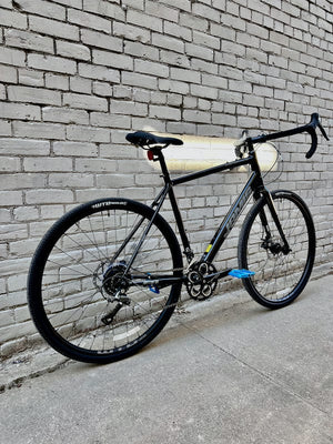 Jamis Gravel Adventure Gloss Black / 51 cm Jamis Renegade A1