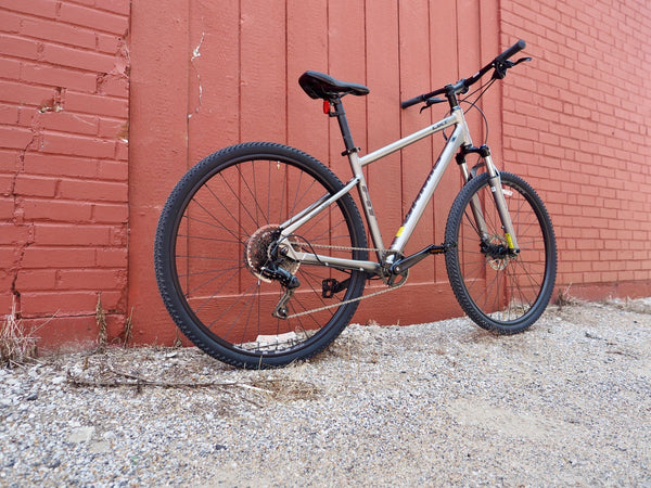 Jamis Used Bikes Pre-Owned Jamis DXT A1 Hybrid/Adventure Bike 17 inch
