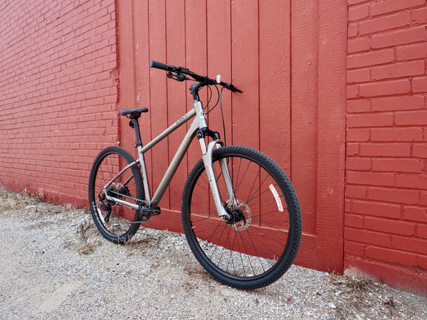 Jamis Used Bikes Pre-Owned Jamis DXT A1 Hybrid/Adventure Bike 17 inch