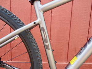 Jamis Used Bikes Pre-Owned Jamis DXT A1 Hybrid/Adventure Bike 17 inch