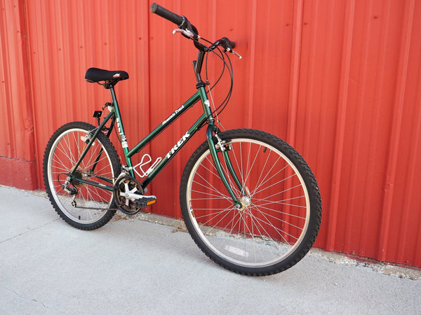 TREK Used Bikes Pre-Owned TREK 800 Mountain Bike Step-Thru Medium
